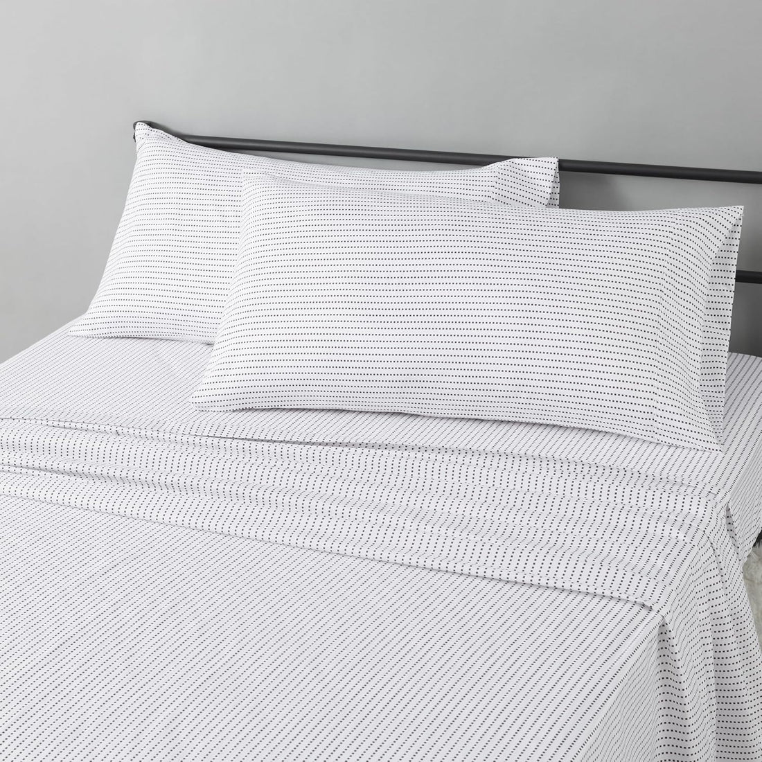 Amazon Basics Lightweight Polyester Microfiber 4-Piece Bed Sheet Set, Machine Wash, King, Plum, Printed