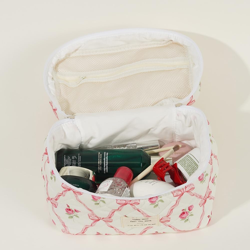 Juoxeepy Quilted Makeup Bag Floral Cotton Cosmetic Bag Jolly House Toiletry Bag Coquette Aesthetic Makeup Bag Cosmetic