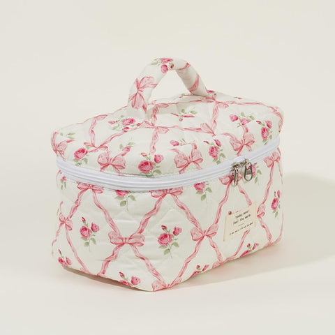 Juoxeepy Quilted Makeup Bag Floral Cotton Cosmetic Bag Jolly House Toiletry Bag Coquette Aesthetic Makeup Bag Cosmetic