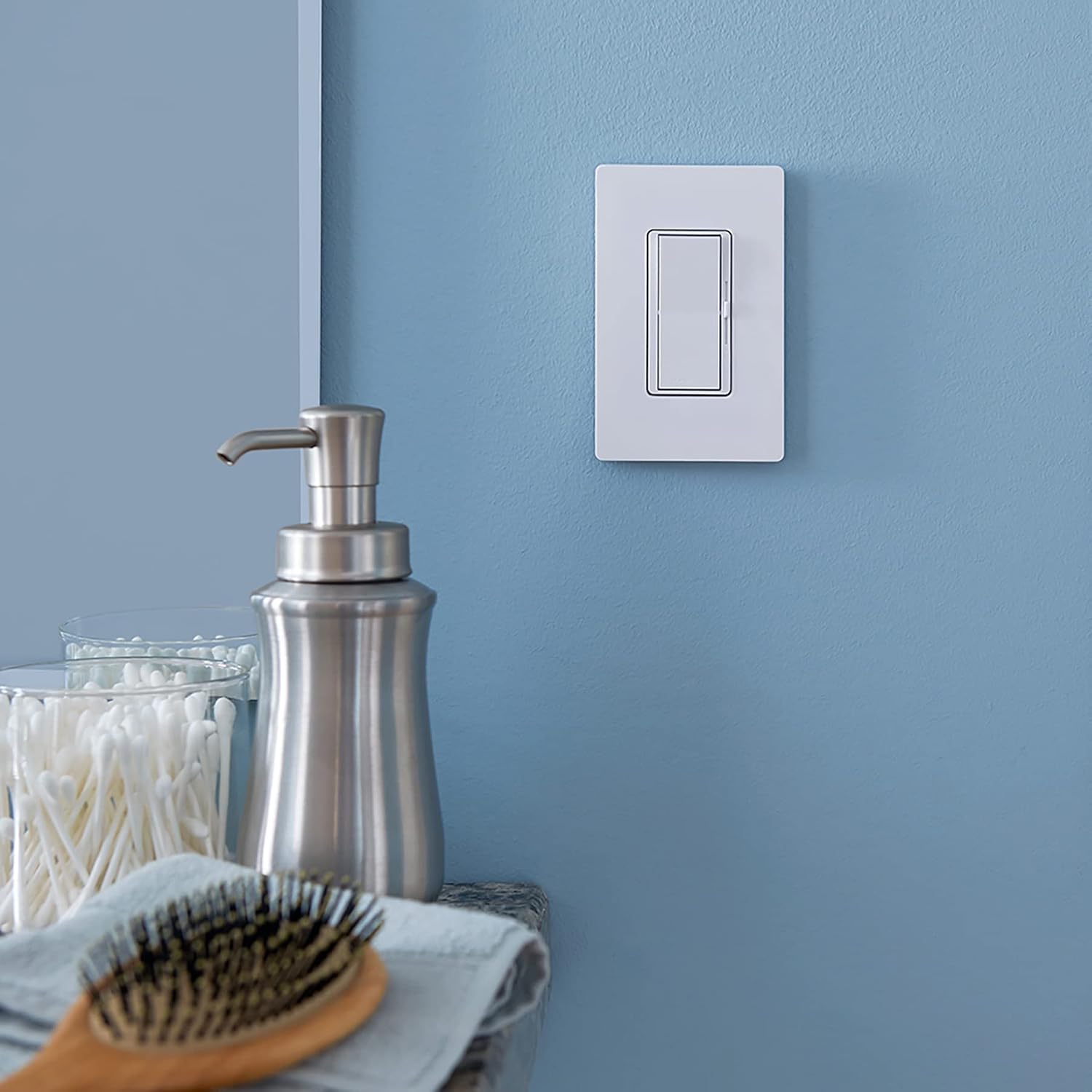 Lutron Claro Light Switch Cover Plate, 1 Gang Wallplate, Gloss