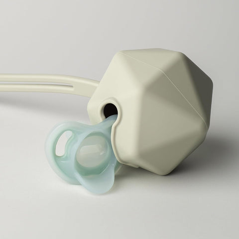 Tommee Tippee Silicone Comfort Gift Set, Ultra-Light Pacifier 0-6m, Carry Case Hold 2 Pacifiers, Teething Ring 3m+