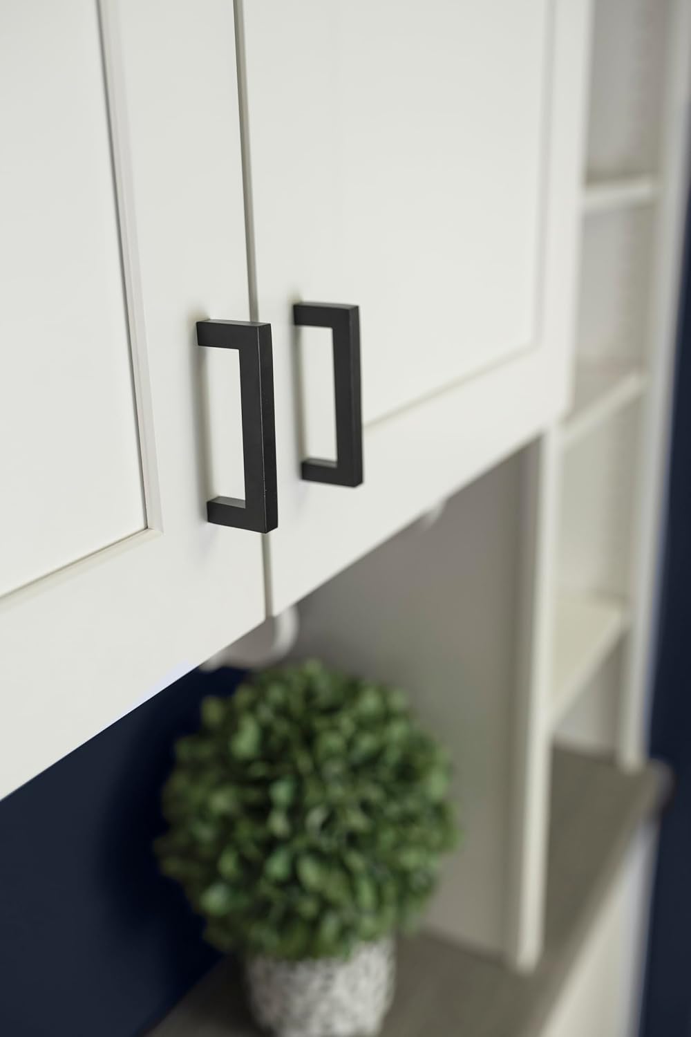 Hickory Hardware Solid Core Kitchen Cabinet Pulls, Luxury Cabinet Handles, Hardware for Doors & Dresser Drawers, 5-1/16 Inch (128mm) Hole Center, Matte Black, Skylight Collection (Pack of 1)