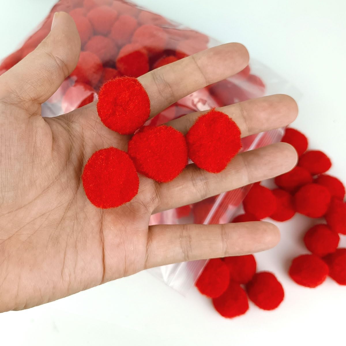 200 Pieces Pom Poms, 1 Inch Craft Pom Poms, Fuzzy Pompom Puff Balls for DIY Arts, Crafts Projects, Home Decorations (Red)