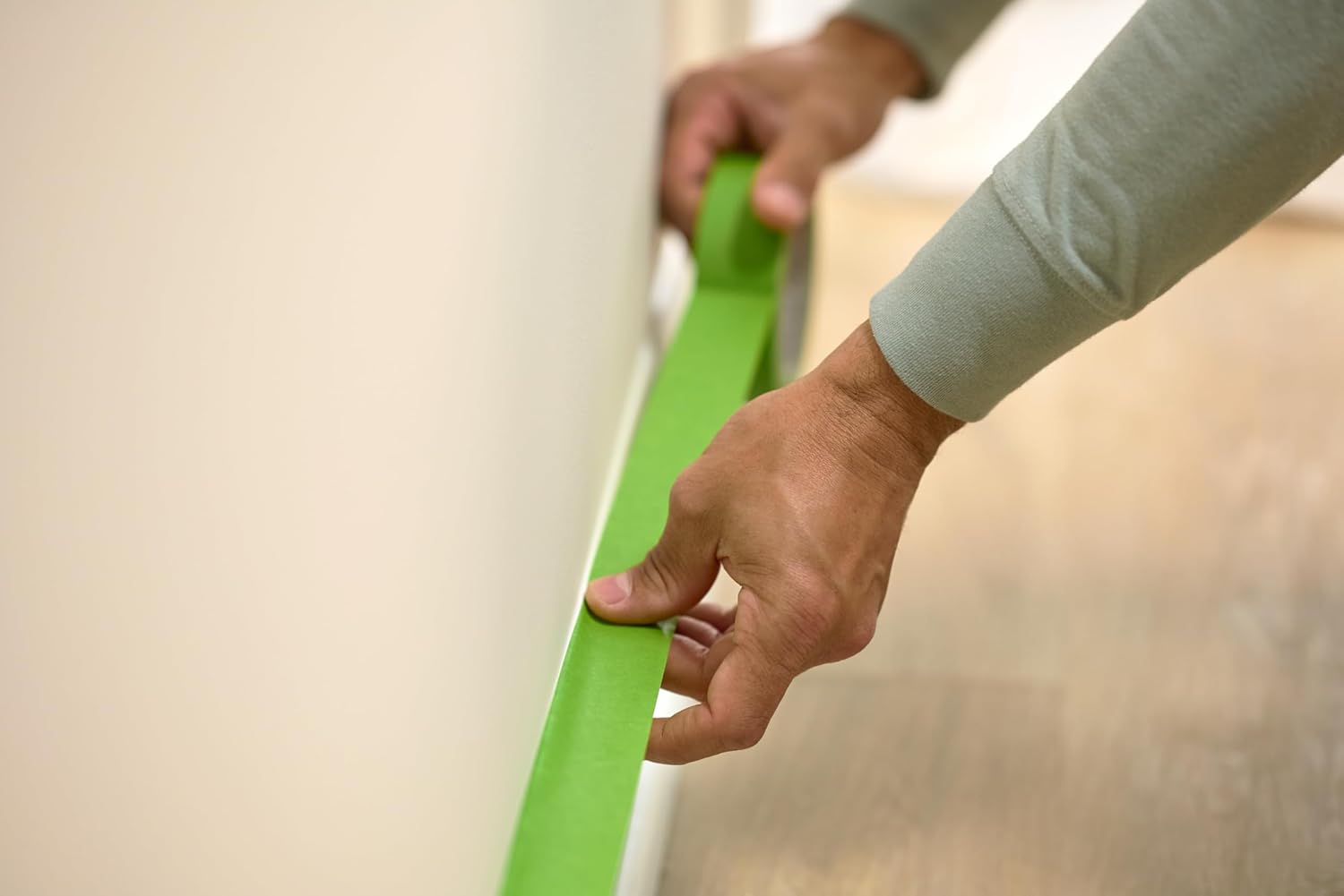 FrogTape Multi-Surface Painter's Tape with PAINTBLOCK, 1 in Wide (0.94 in x 60 yd), Quick Stick Medium Adhesion, Premium Green Painters Tape Removes Clean, 6 Roll (240659)
