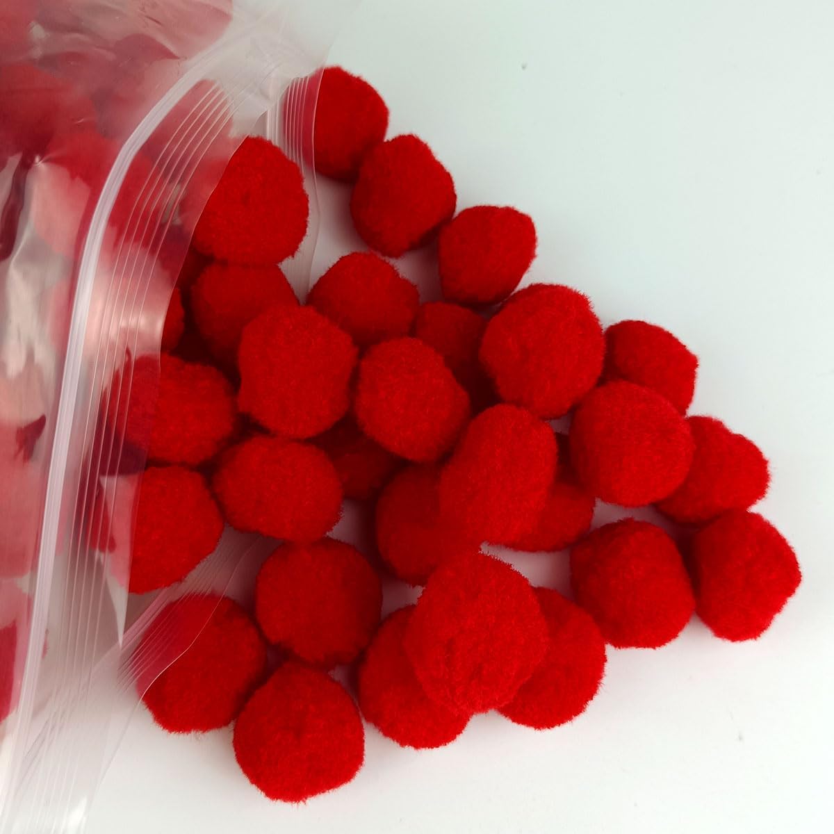 200 Pieces Pom Poms, 1 Inch Craft Pom Poms, Fuzzy Pompom Puff Balls for DIY Arts, Crafts Projects, Home Decorations (Red)