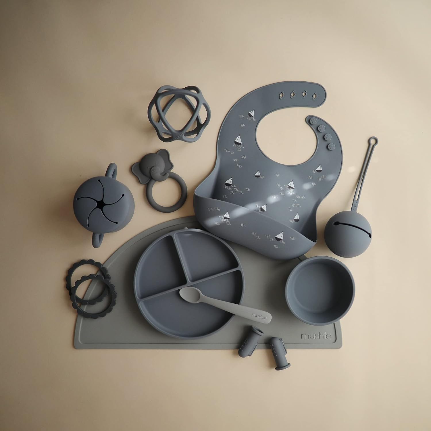 mushie Silicone Suction Plate | BPA-Free Non-Slip Design (Tradewinds)