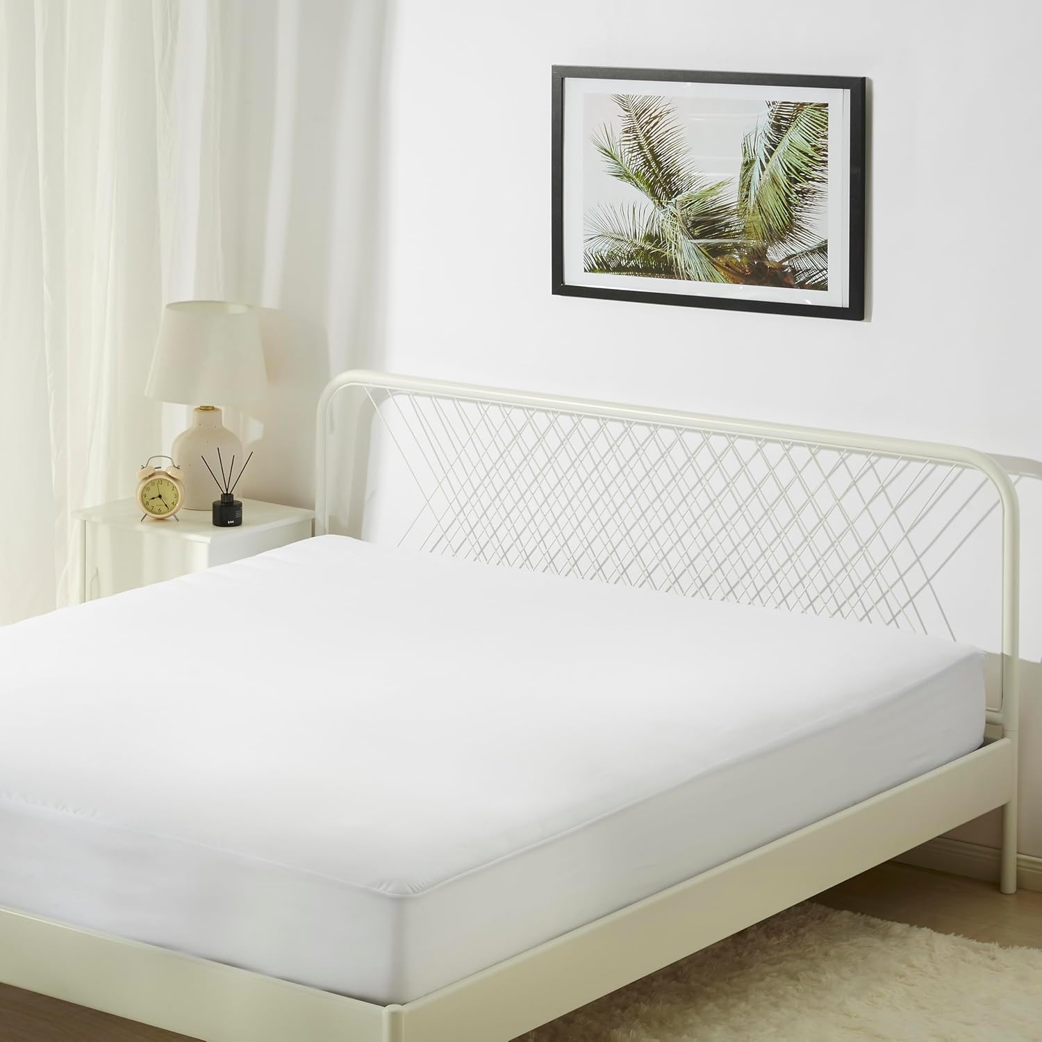 Amazon Basics Waterproof Mattress Protector, Bed Bug and Dust Mite Barrier, King, White