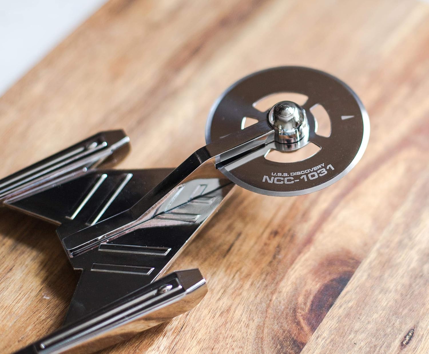 Star Trek Discovery Crossfield Starship Metal Pizza Cutter Wheel | Premium Houseware, Stainless Steel Kitchen Utensil | Easy To Cut And Clean | 9 Inches Long