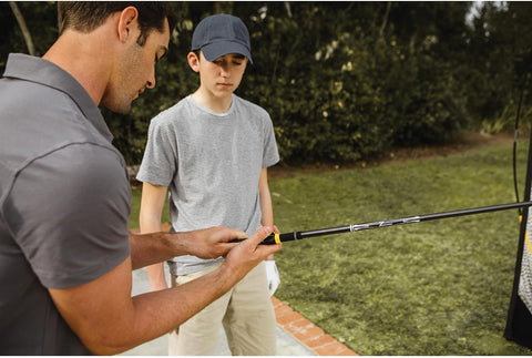 SKLZ Golf Grip Trainer, Club Attachment for Correct Hand Positioning and Muscle Memory, Fits Standard Grips from Driver to Wedge, Right-Handed, Compact Training Aid for Practice and Pre-Round Warm-Up