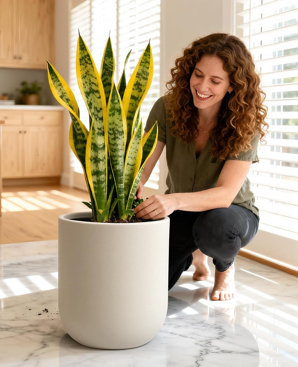 homenote 13 Inch Large Plastic Planter with Drainage for Houseplants