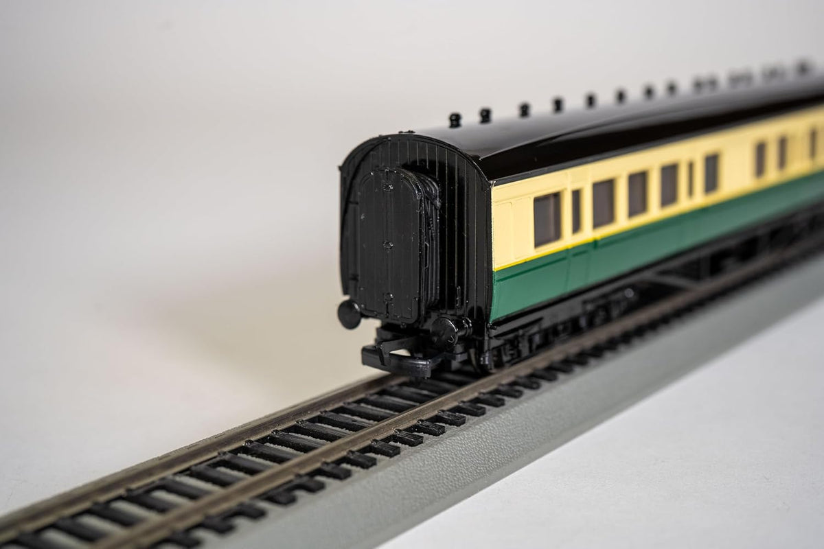 Bachmann Trains - THOMAS & FRIENDS™ GORDON'S COMPOSITE COACH - HO Scale