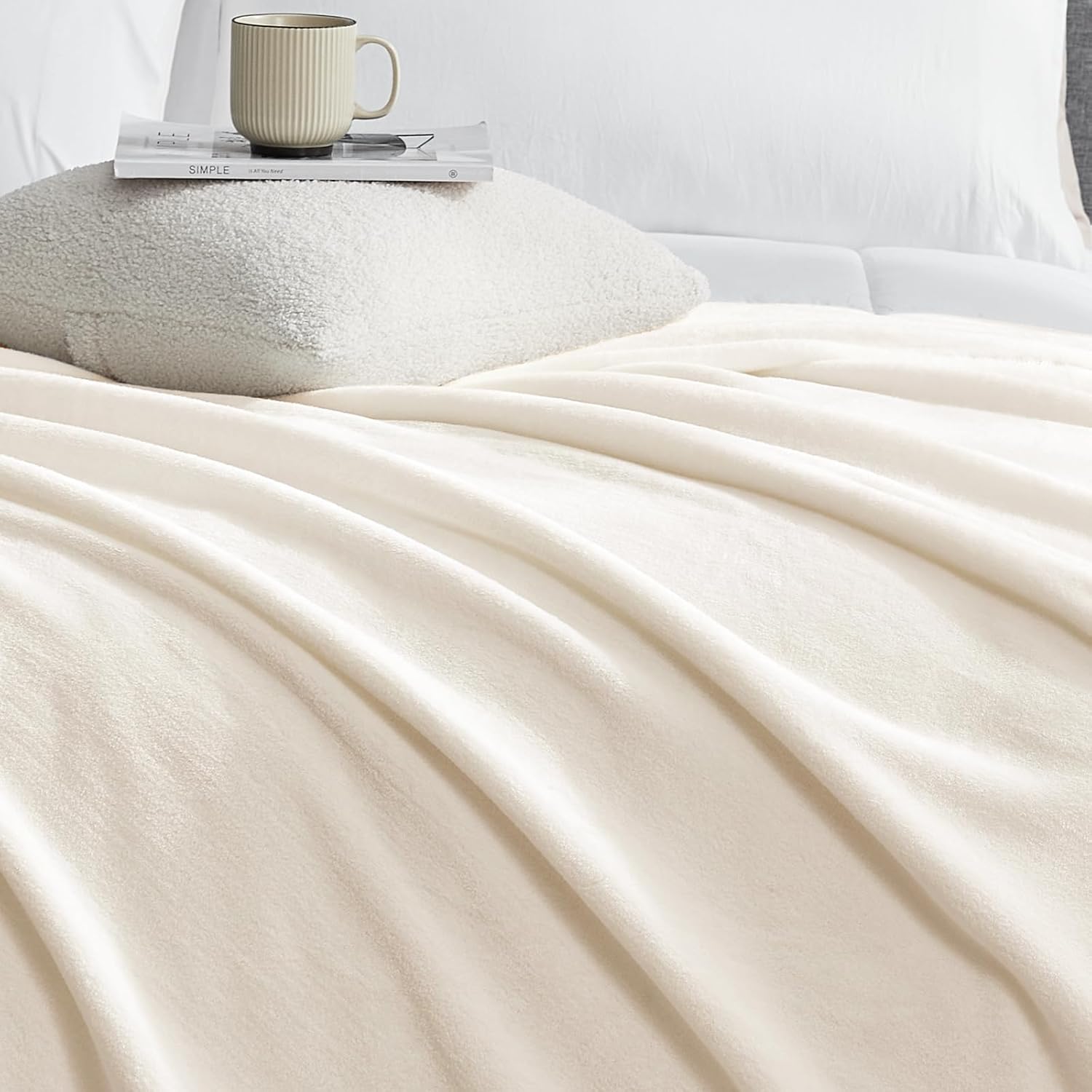 Hansleep Throw Beige Fleece Blanket, Soft Flannel Bed Blanket
