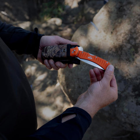 OUTDOOR EDGE RazorPro Double Blade Hunting Knife with Flip N’ Zip Bone Saw – Folding Knife with Gutting Blade & Replaceable RazorSafe Skinning Edge, Includes Camo Nylon Sheath