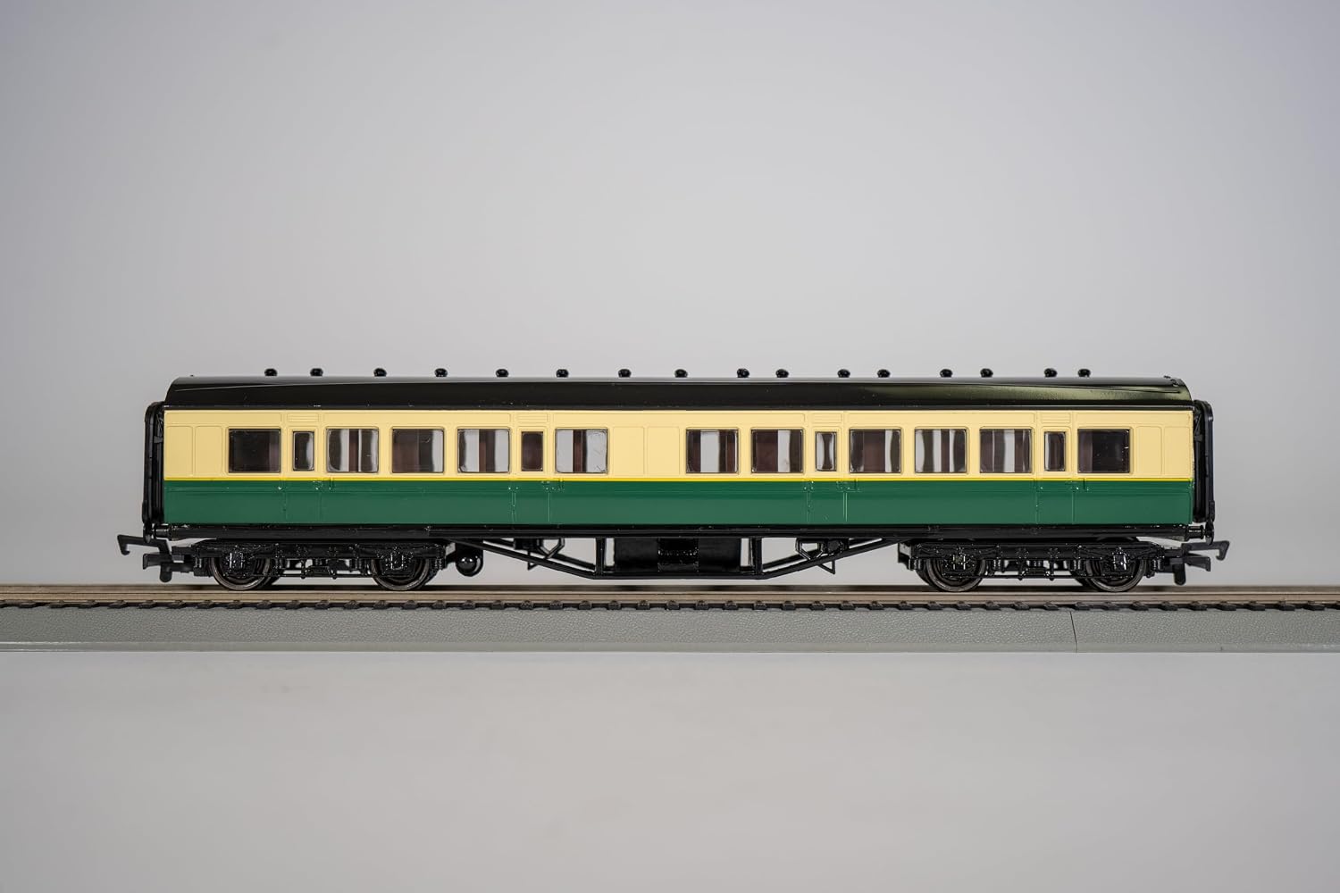 Bachmann Trains - THOMAS & FRIENDS™ GORDON'S COMPOSITE COACH - HO Scale