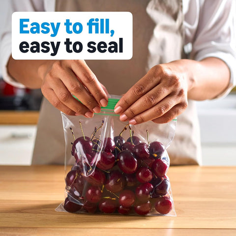 Amazon Basics Square Snack Bags with Double Zipper, Seals in Freshness, 5 1/8" x 4 11/16", 100 Count