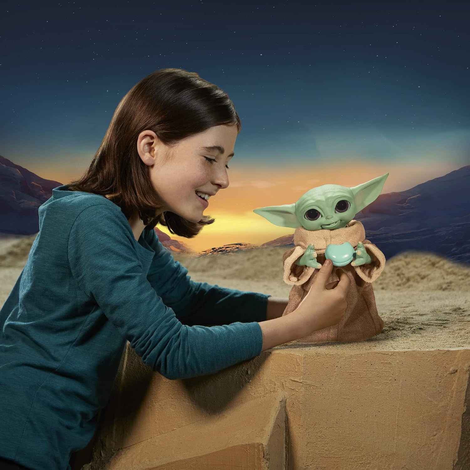 STAR WARS The Mandalorian Galactic Snackin' Grogu Animatronic Toy with Over 40 Sound and Motion Combinations, Interactive Toys
