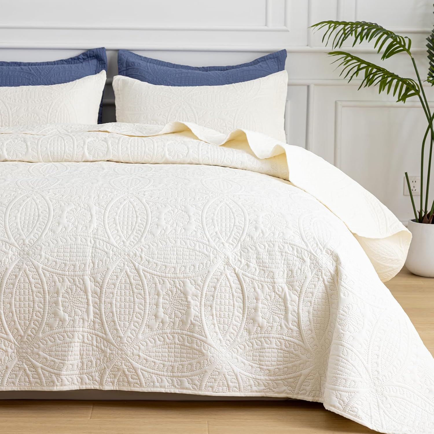 SheRest King Quilt Bedding Set - Soft Breathable Bed Quilt, Modern Style Embossed Bedspreads, Lightweight Microfiber Reversible Coverlet for All Seasons, Cream, 3 Pieces (1 Quilt,2 Pillow Shams)