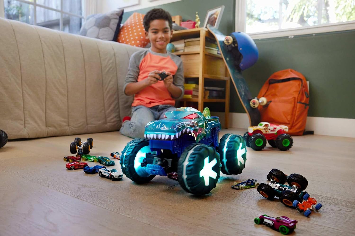Hot Wheels Monster Trucks 1:15 Scale Mega-Wrex Alive Battery-Powered RC Vehicle with Lights & Sounds
