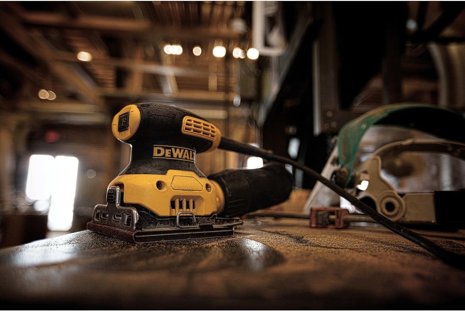 DEWALT Palm Sander, 1/4 Sheet, 14,000 OPM (DWE6411K)