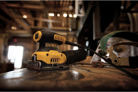 DEWALT Palm Sander, 1/4 Sheet, 14,000 OPM (DWE6411K)