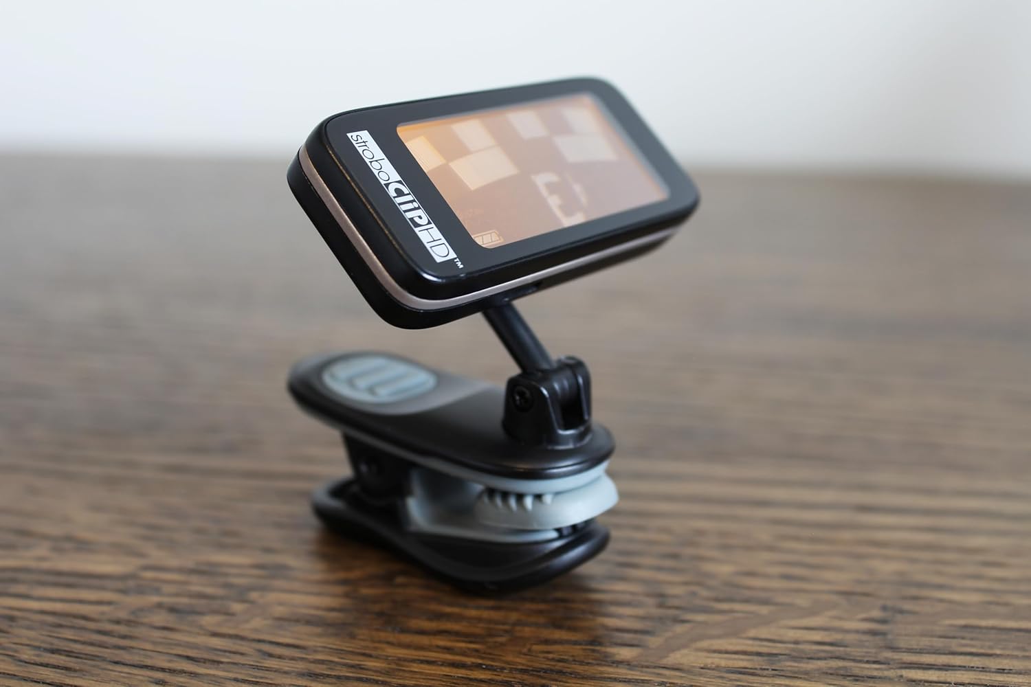 Peterson StroboClip HD Clip-On Guitar Tuner, ±0.1 Cent Accuracy for Acoustic, Electric, Bass, Violin, Ukulele