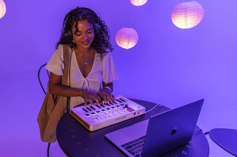 Arturia MiniLab 3 Universal MIDI Controller, White