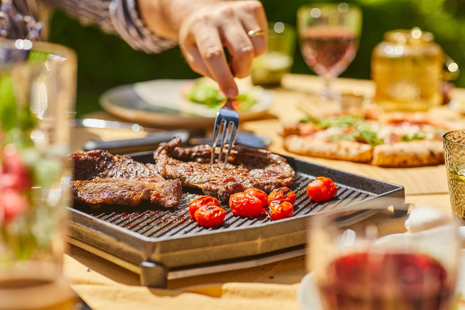 ooni Cast Iron Dual-Sided Grizzler Plate - 13.6" x 12.5" Reversible Griddle with Removable Handle and Stainless Steel Trivet, Pre-Seasoned Non-Stick Oven Safe Cookware, Pizza Oven and BBQ Accessories