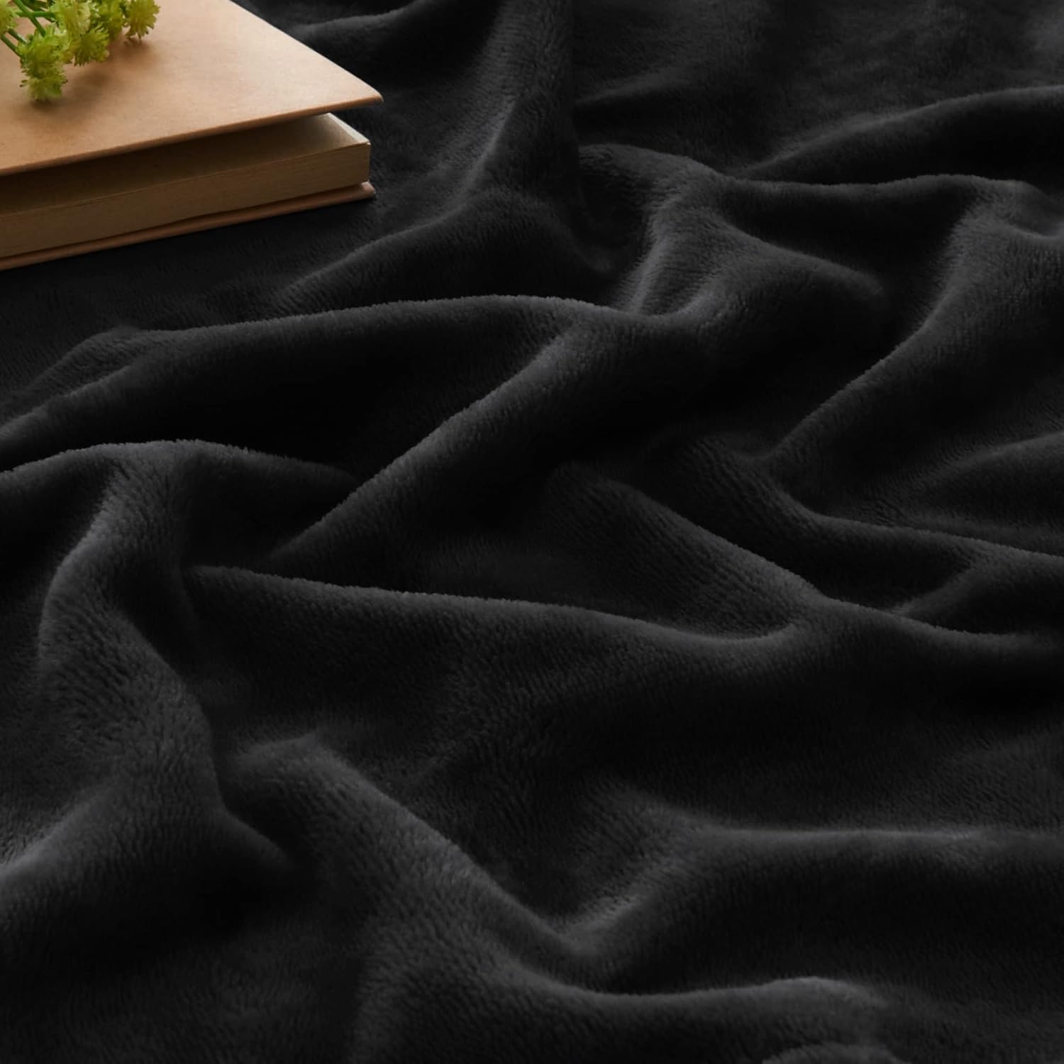 BEDELITE Fleece Blanket Soft Plush King Size Bed Blanket Black 108"x90"