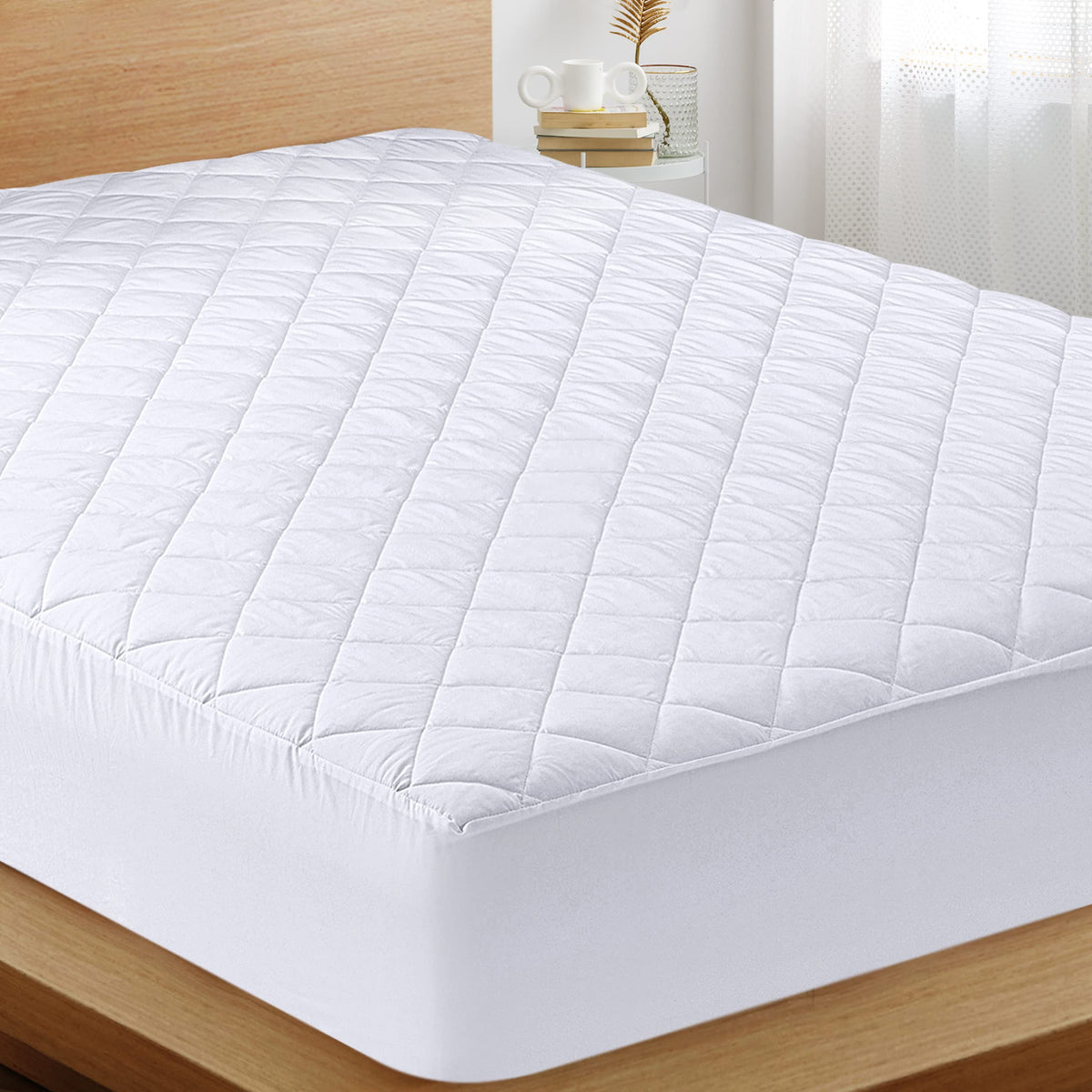 Utopia Bedding Quilted Fitted Mattress Pad (Full), Elastic Fitted Mattress Protector, Mattress Cover Stretches up to 16 Inches Deep, Machine Washable Mattress Topper (White)