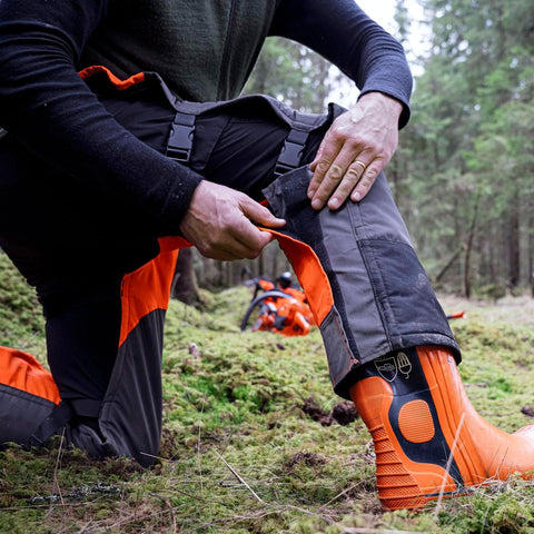 Husqvarna 587160702 Apron Chainsaw Chaps, 38-Inch, Black Apron