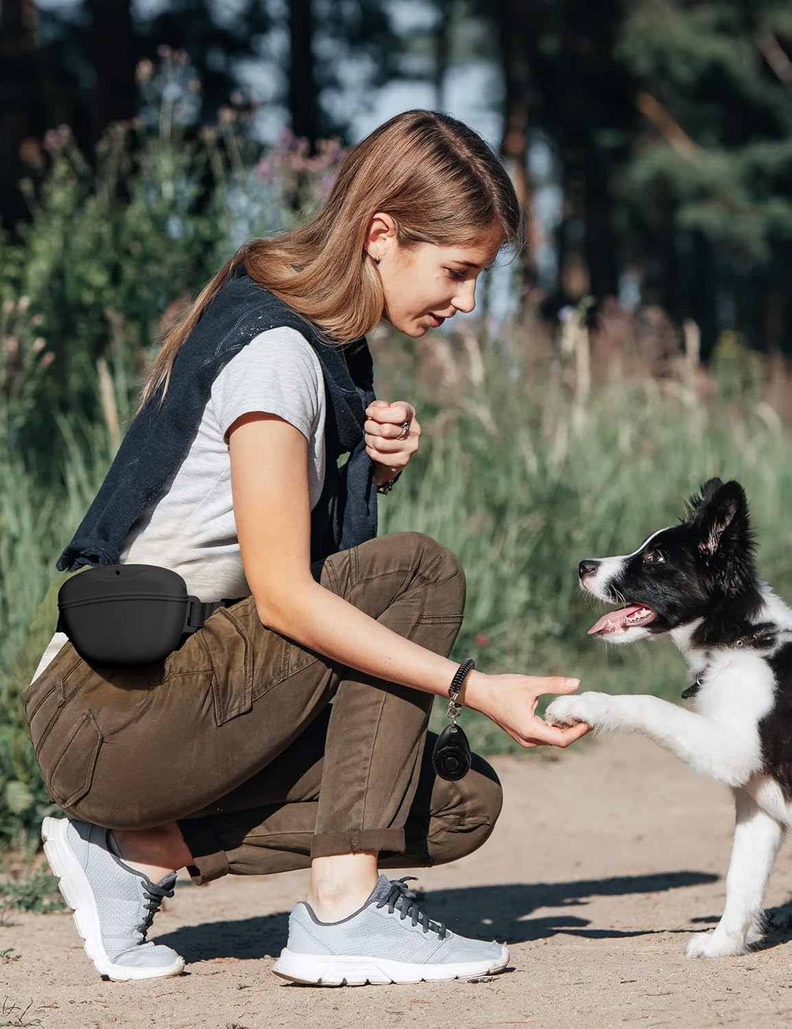 heouvo 1.67 Cup Magnetic Dog Treat Pouch with Training Clicker (Black)