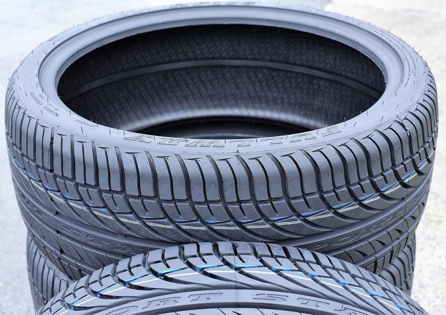 Fullway HP108 225/40ZR19 93Y XL All Season High Performance Tire