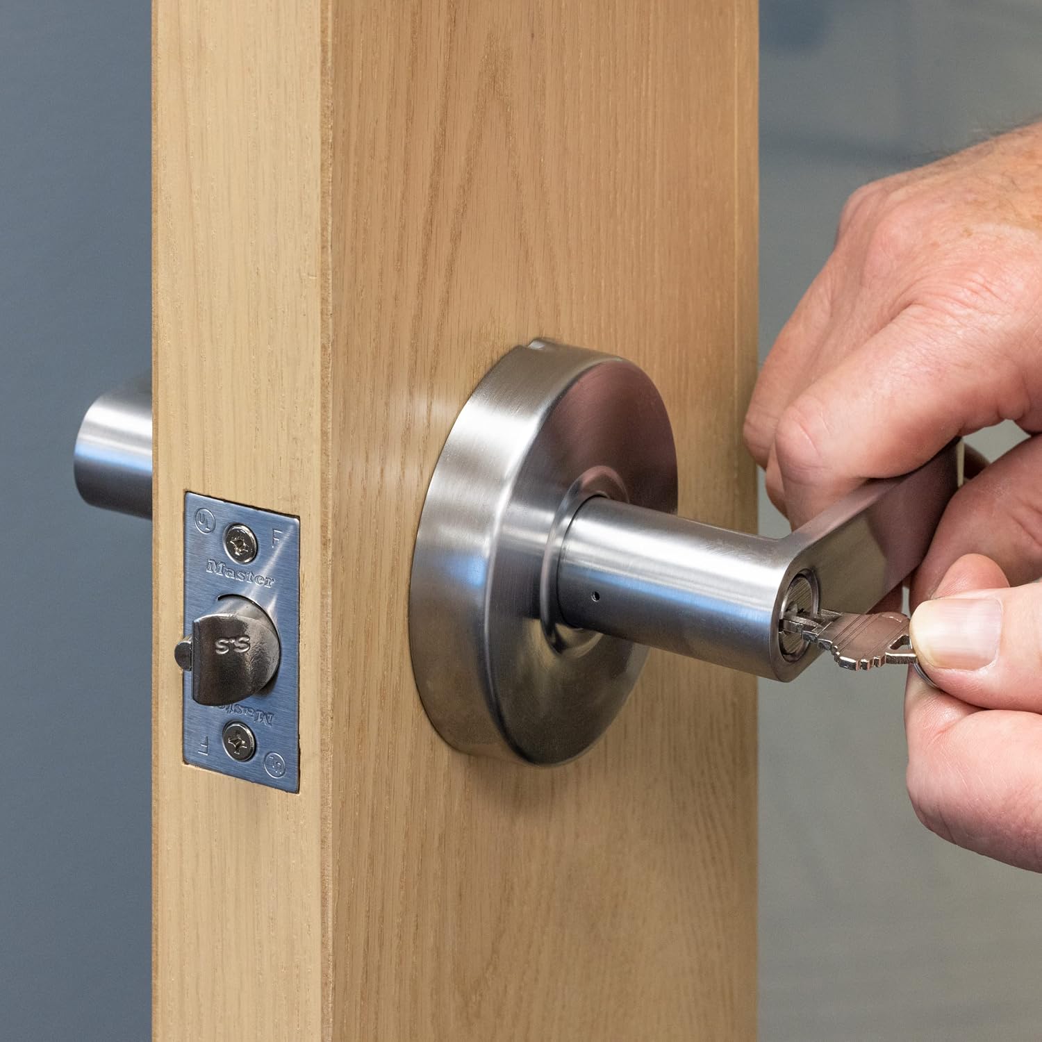 Master Lock Keyed Entry Door Lock, Commercial Grade Chrome Lever SLCHKE26D