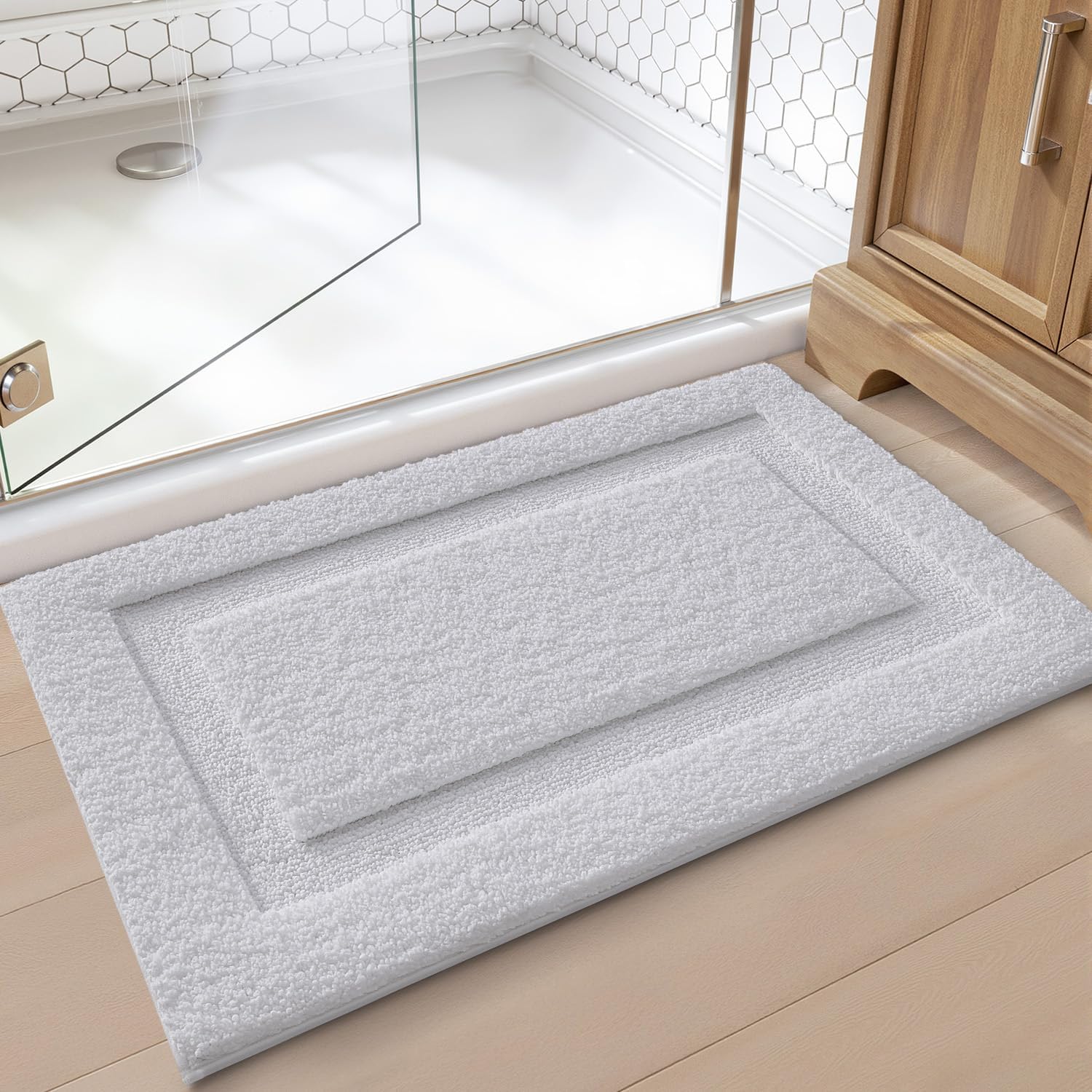 LUMI Ultra Soft Bathroom Rugs Absorbent, Non Slip Bath Mat 16X24, White