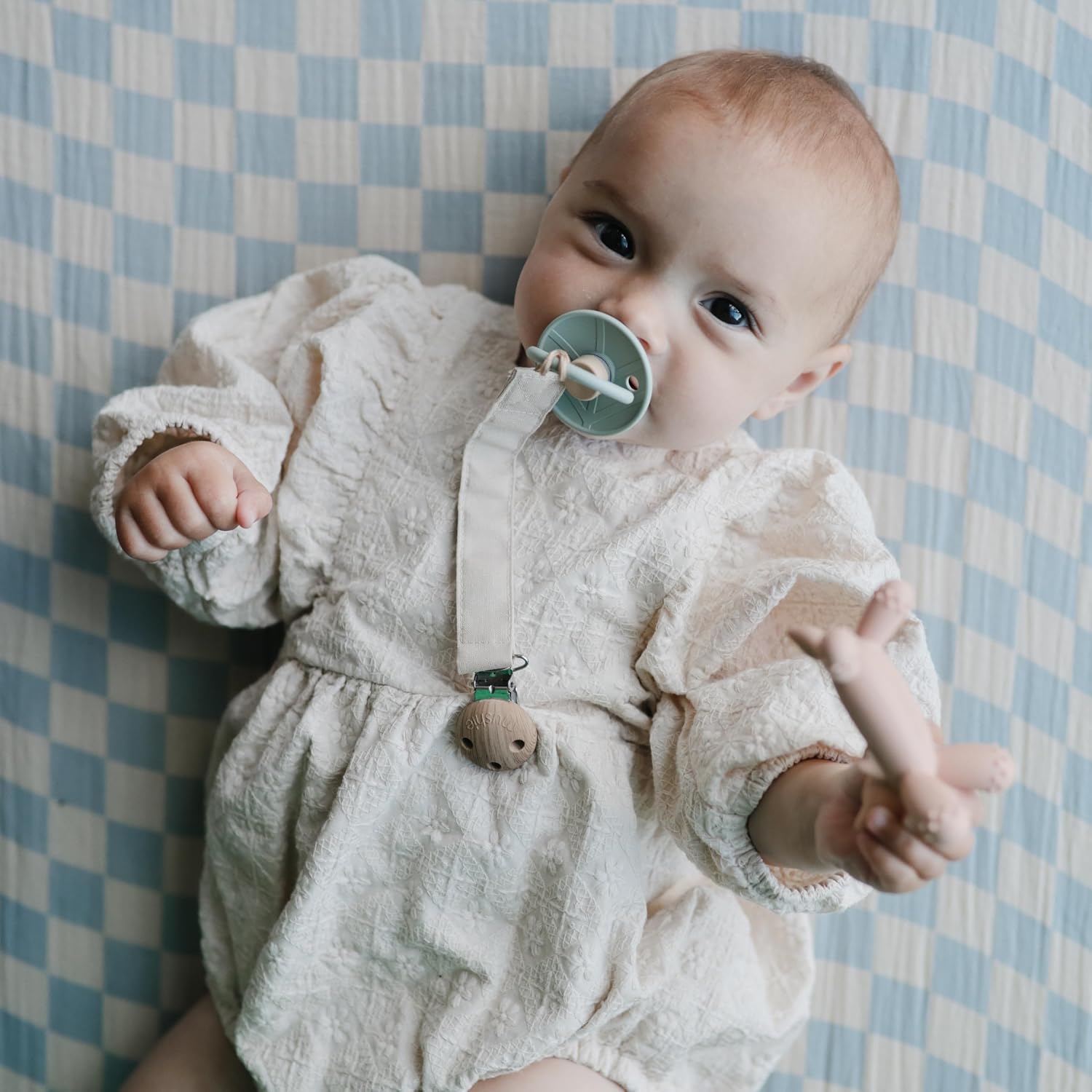 mushie Linen Baby Pacifier Clip Holder (Powder Blue/Shifting Sand)