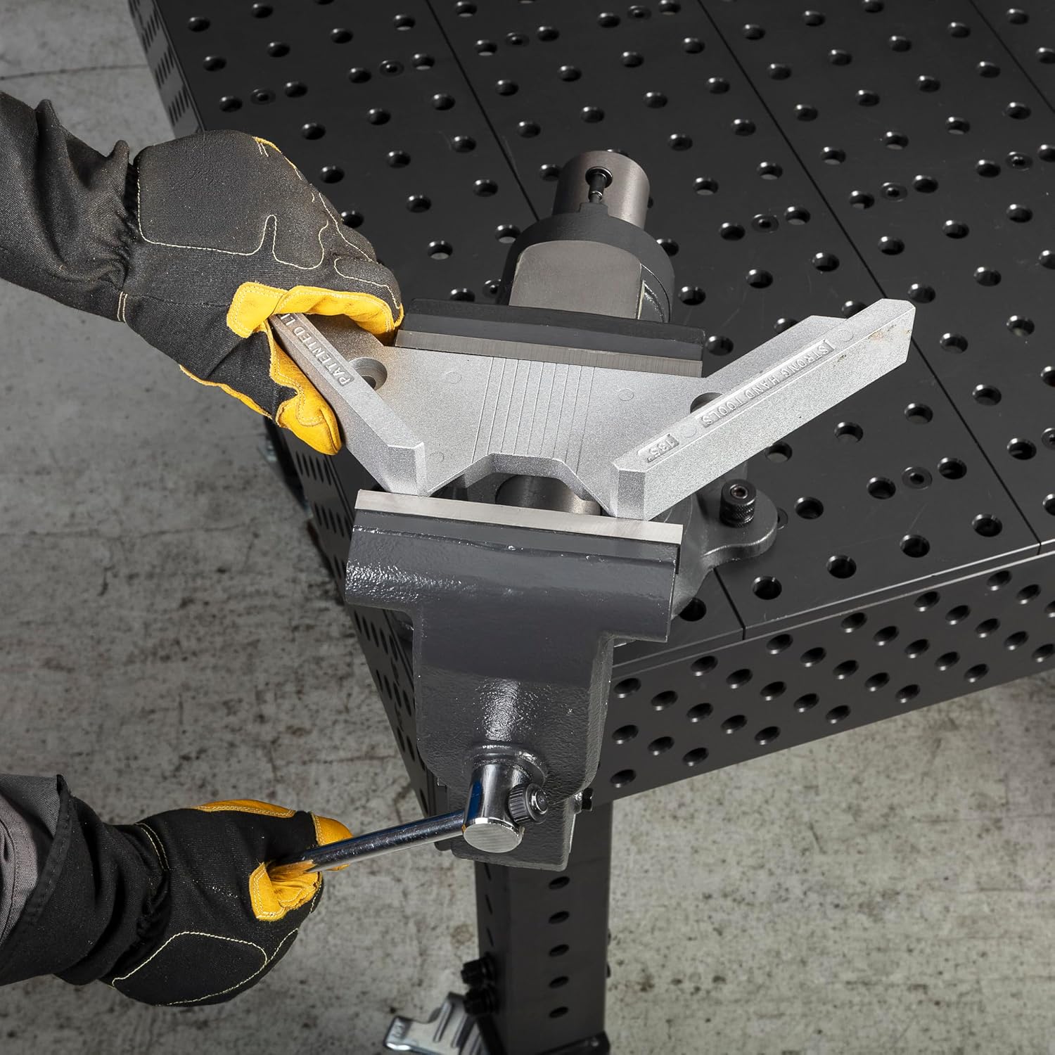Strong Hand Tools, Aluminum 90º Tru-Angle Fixture Weld, Spatter Proof, Aluminum Alloy, (T-Clearance: 1-1/2″), (Jaw Length: 7″), Can Be Vice Held, LF-2
