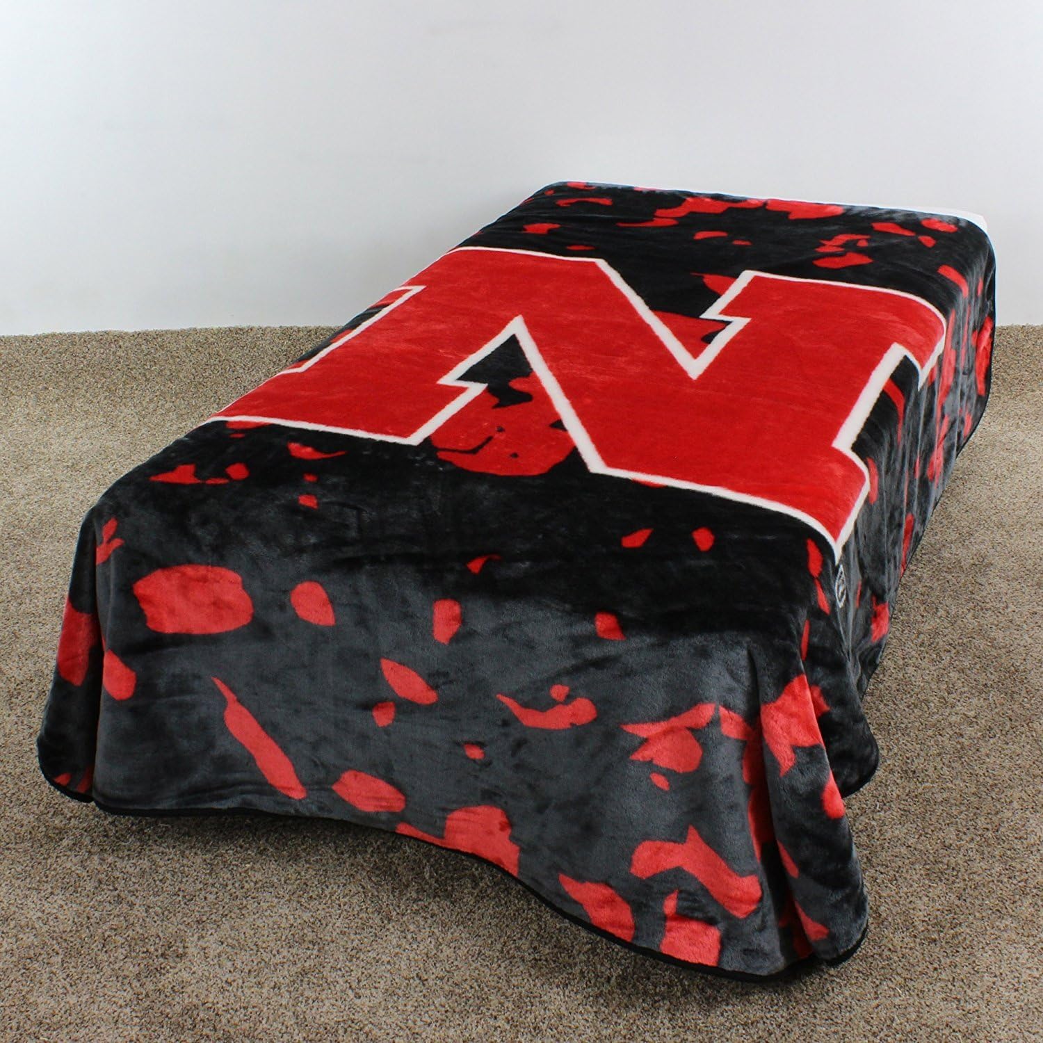 College Covers Everything Comfy Nebraska Cornhuskers Soft and Warm Huge Raschel Throw Blanket, 86" x 63"