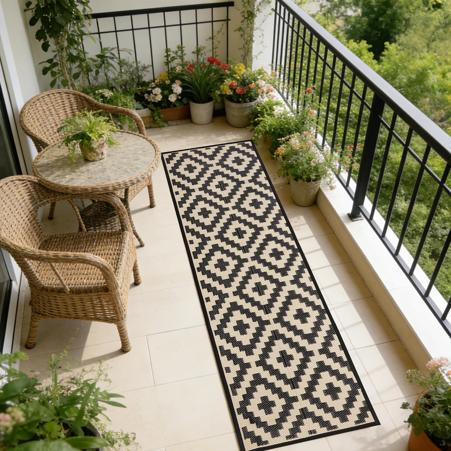 SAND MINE Reversible Mats, Plastic Straw Rug, Modern Area Rug, Large Floor Mat and Rug for Outdoors, RV, Patio, Backyard, Deck, Picnic, Beach, Trailer, Camping (2.5' x 8', Black & Beige Lattice)