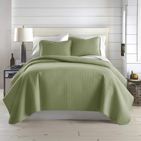 Southshore Fine Living, Inc. Oversized King Quilt Bedding Set, Pet Hair Resistant Bedding, Microfiber Lightweight Bedspread for Summer, Green Coverlet Set w/2 Pillow Shams, Sage Green Quilt King