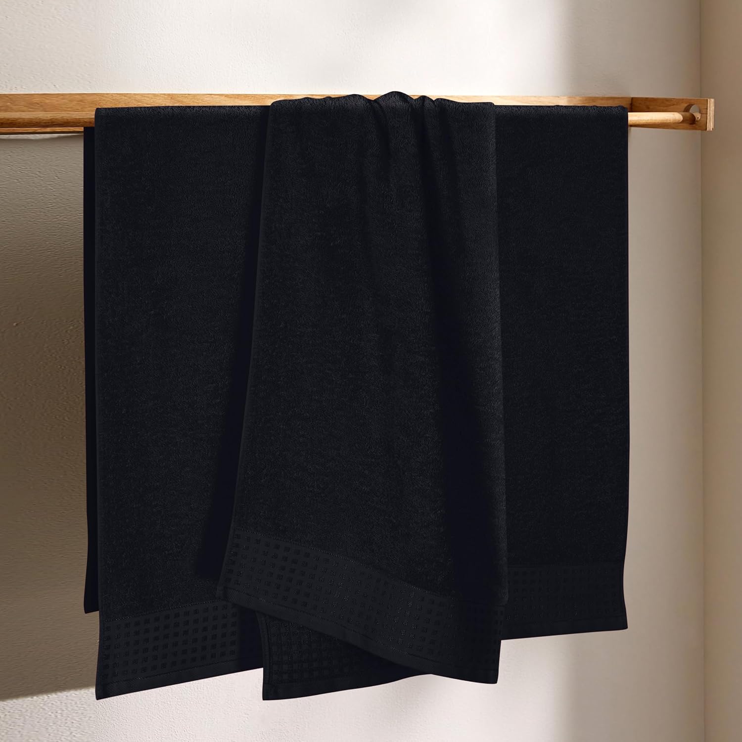 GLAMBURG Ultra Soft 4 Pack Oversized Bath Towel Set 27x54 inches, 100% Cotton Bath Towels, Highly Absorbant Compact Quickdry & Lightweight Towel, Ideal for Gym Travel Camp Pool - Black