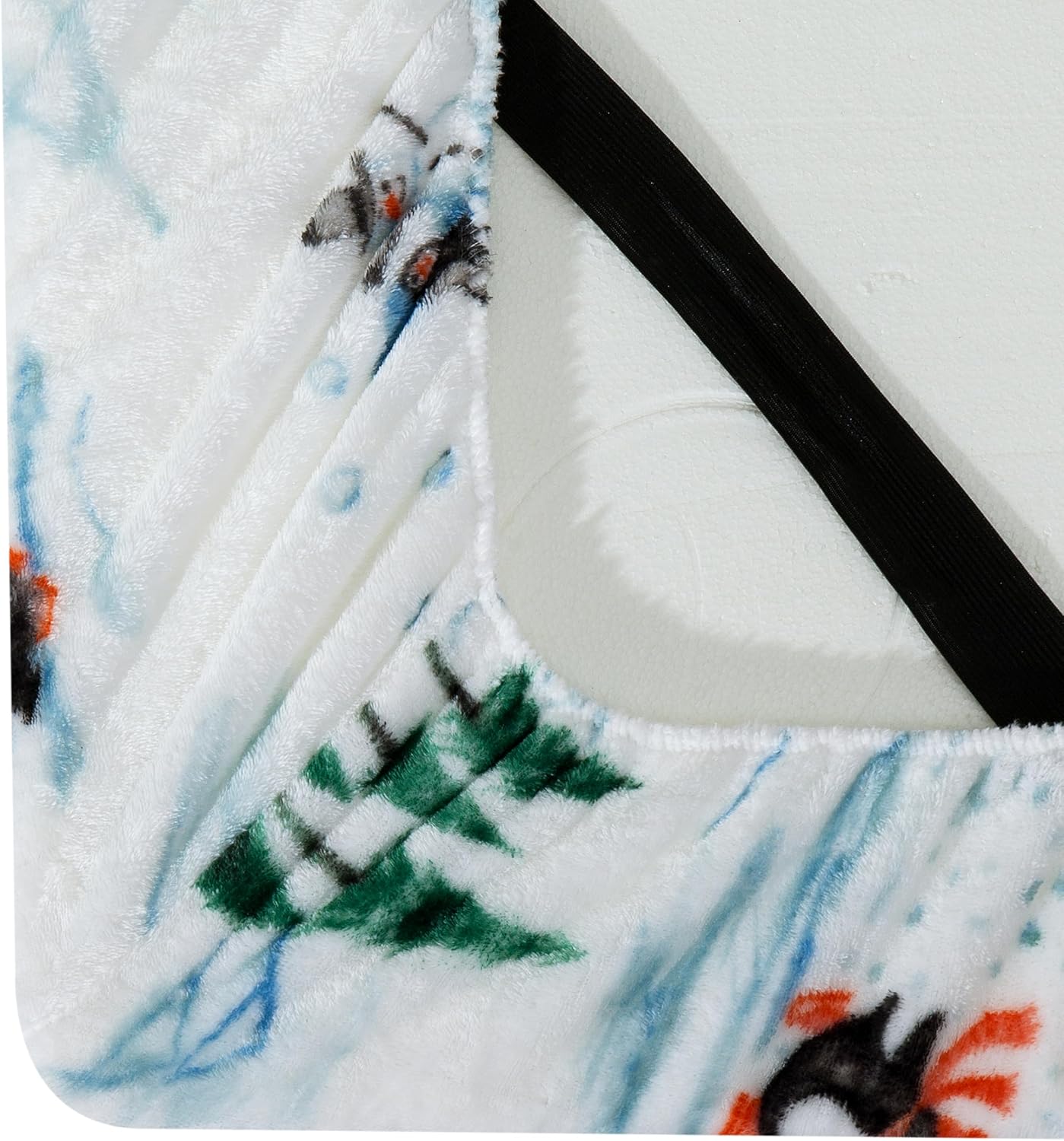 Elegant Comfort Luxuriously Soft 4-Piece Holiday Velvet Plush Flannel Sheet Set - Premium Quality - Cozy Warm, Christmas Fuzzy Velvet Flannel Fleece Deep Pocket Sheet Set - Twin XL, Skiing Penguins