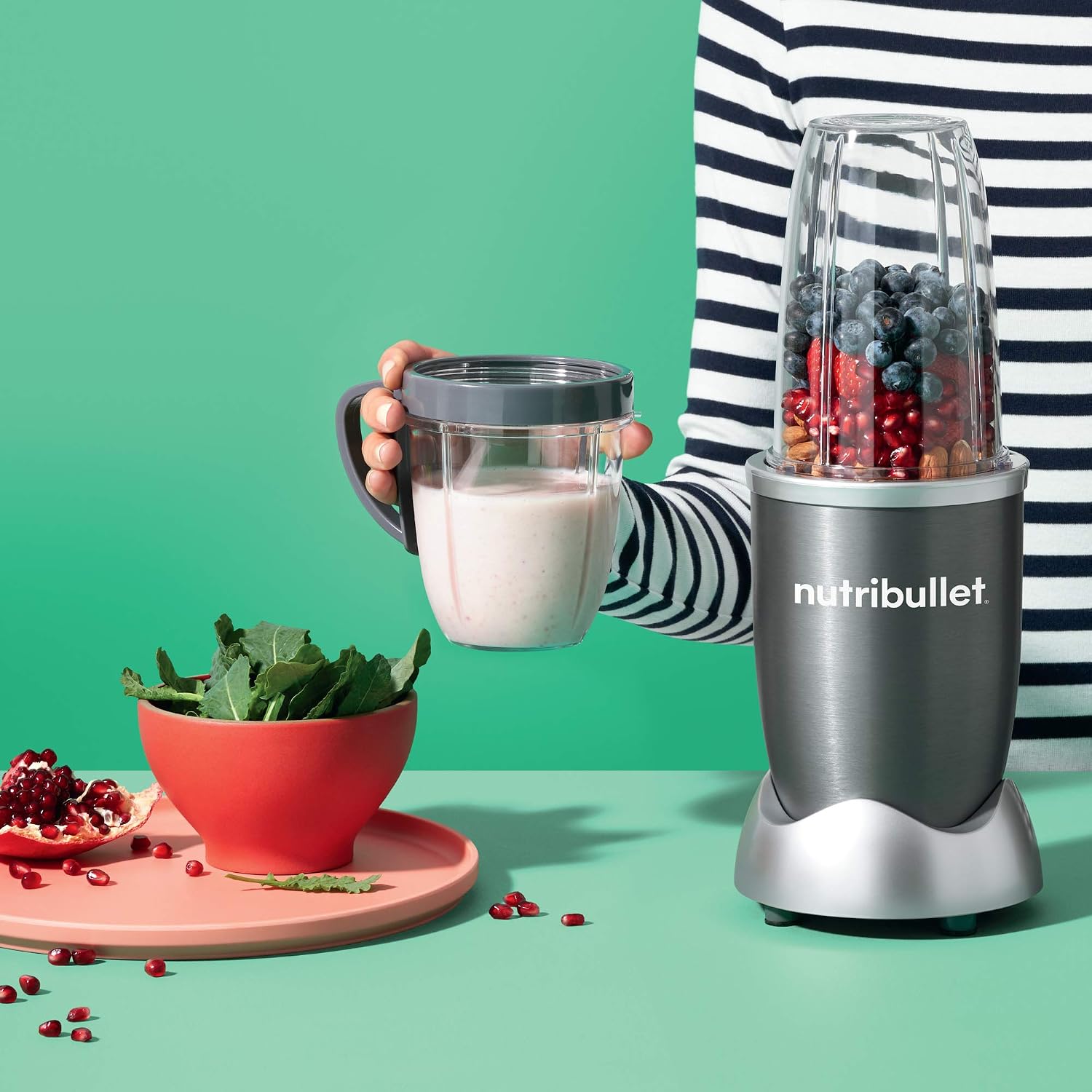 nutribullet Personal Blender for Shakes, Smoothies, Food Prep, and Frozen Blending, 24 Ounces, 700 Peak Watt,Dark Gray