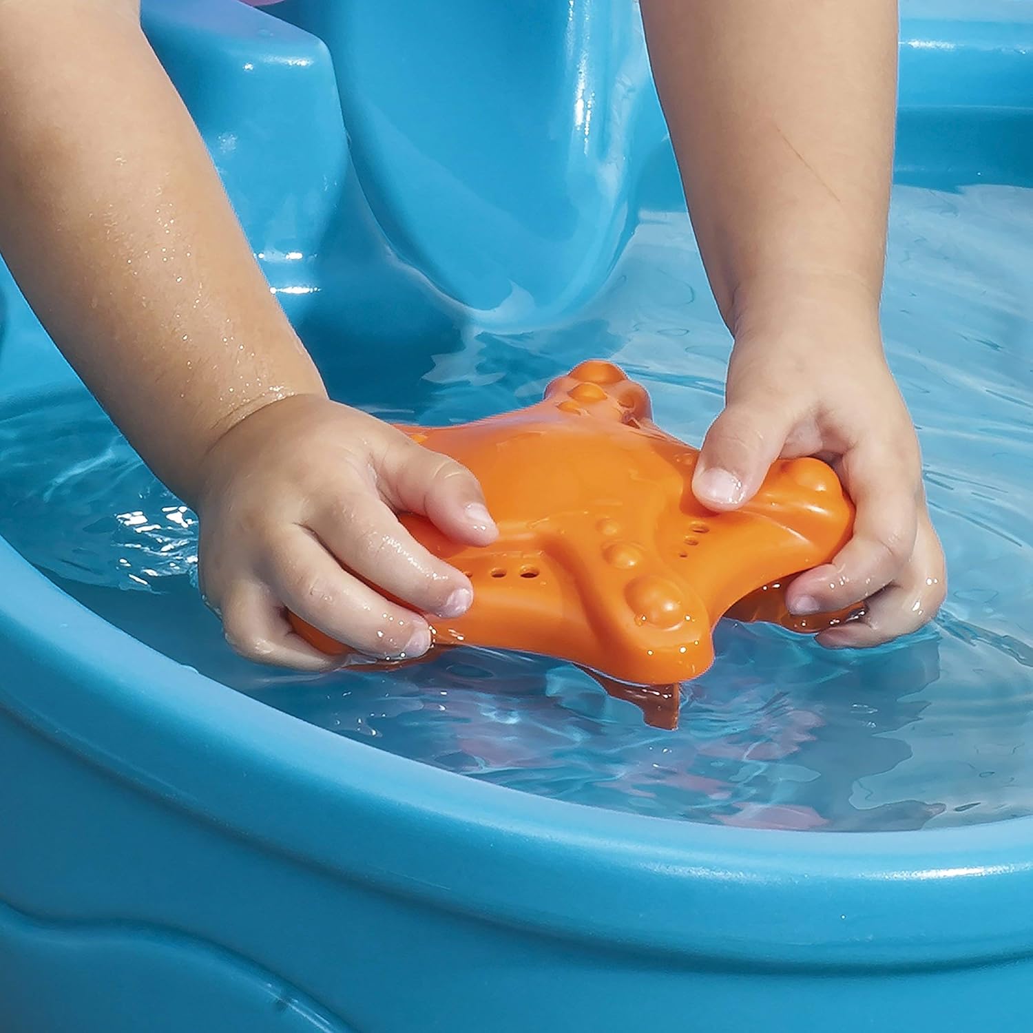 Step 2 Spill & Splash Seaway Water Table for Kids, Two-Tier Outdoor Kids Water Sensory Table with Umbrella, Ages 1.5+ Years Old, 11 Piece Water Toy Accessories