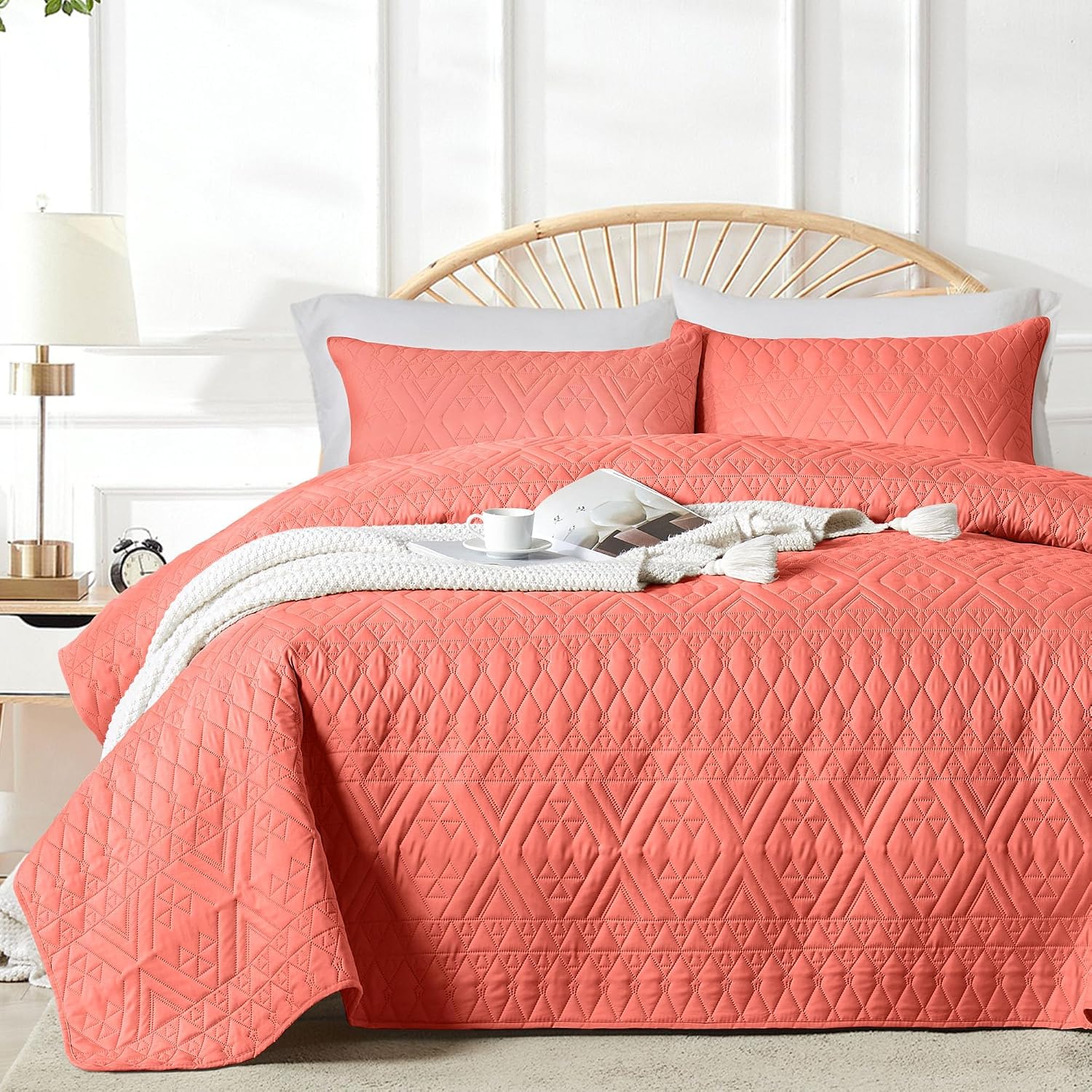 akkialla 118"x106" Coral California King Quilt Set, Oversized Floor-Length Bedspread, Boho Geometric Pattern Microfiber Coverlet, 3-Piece All Season Bedding with 2 Pillow Shams