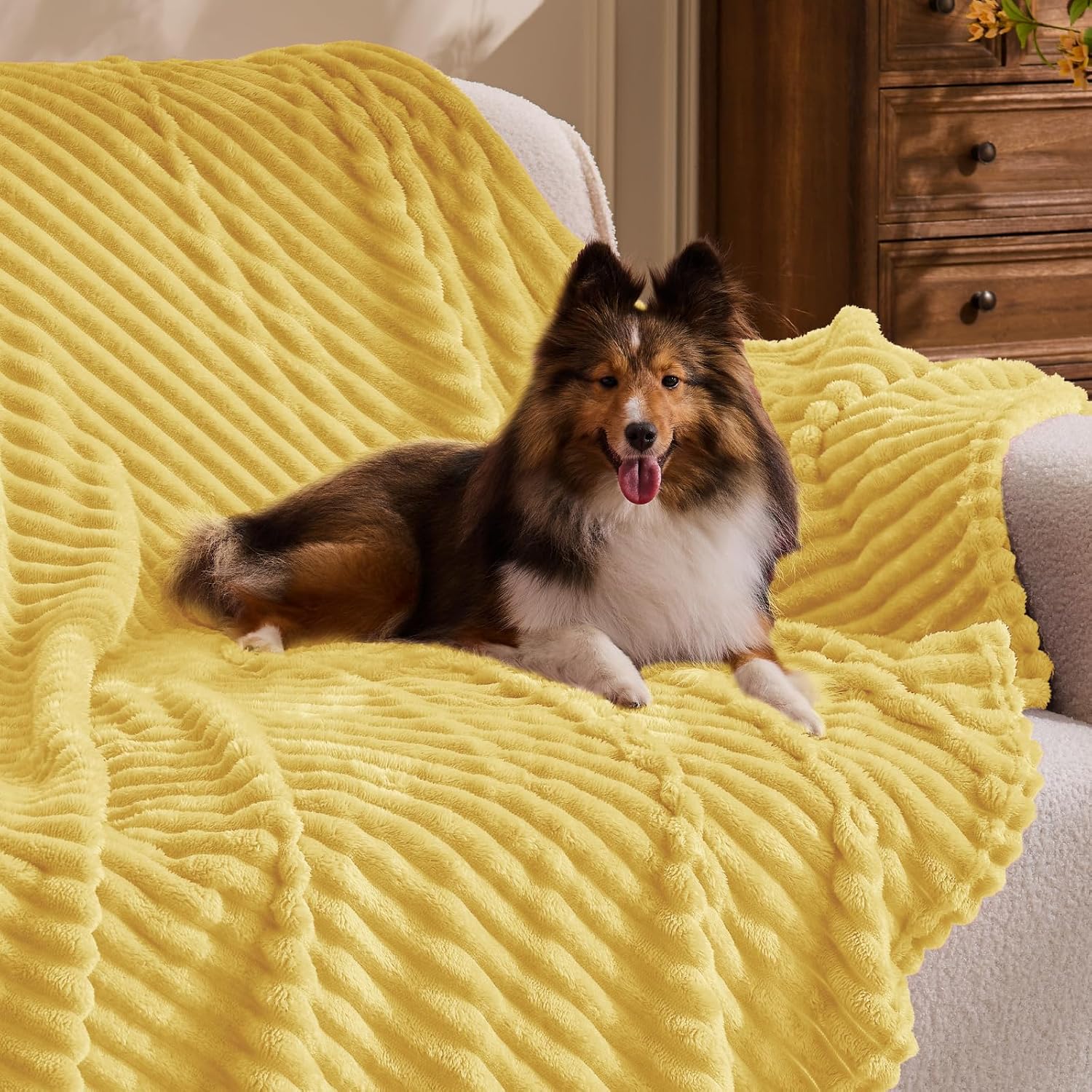 BEDELITE 3D Ribbed Light Yellow Fleece Twin Blanket for Couch, 60x80 Inch