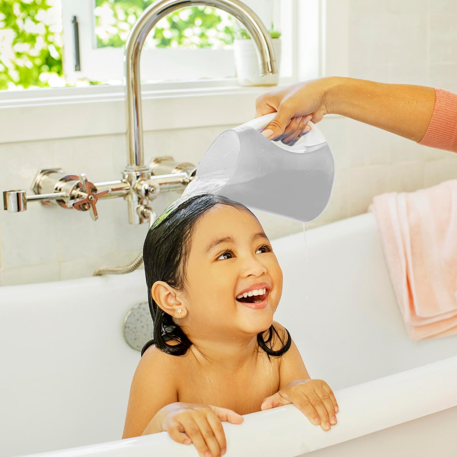 Munchkin® Rinse™ Shampoo Bath Rinser Cup, Ultra Soft and Flexible Rim, Babies, Toddlers and Kids, Grey
