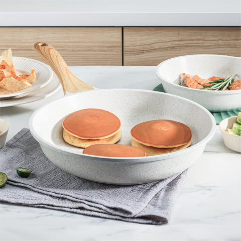 SENSARTE Nonstick Ceramic Frying Pan Skillet, 9.5 Inch Omelet Pan, Healthy Non Toxic Chef Pan, Induction Compatible Egg Pan with Heat Resistant Handle, PFAS-Free