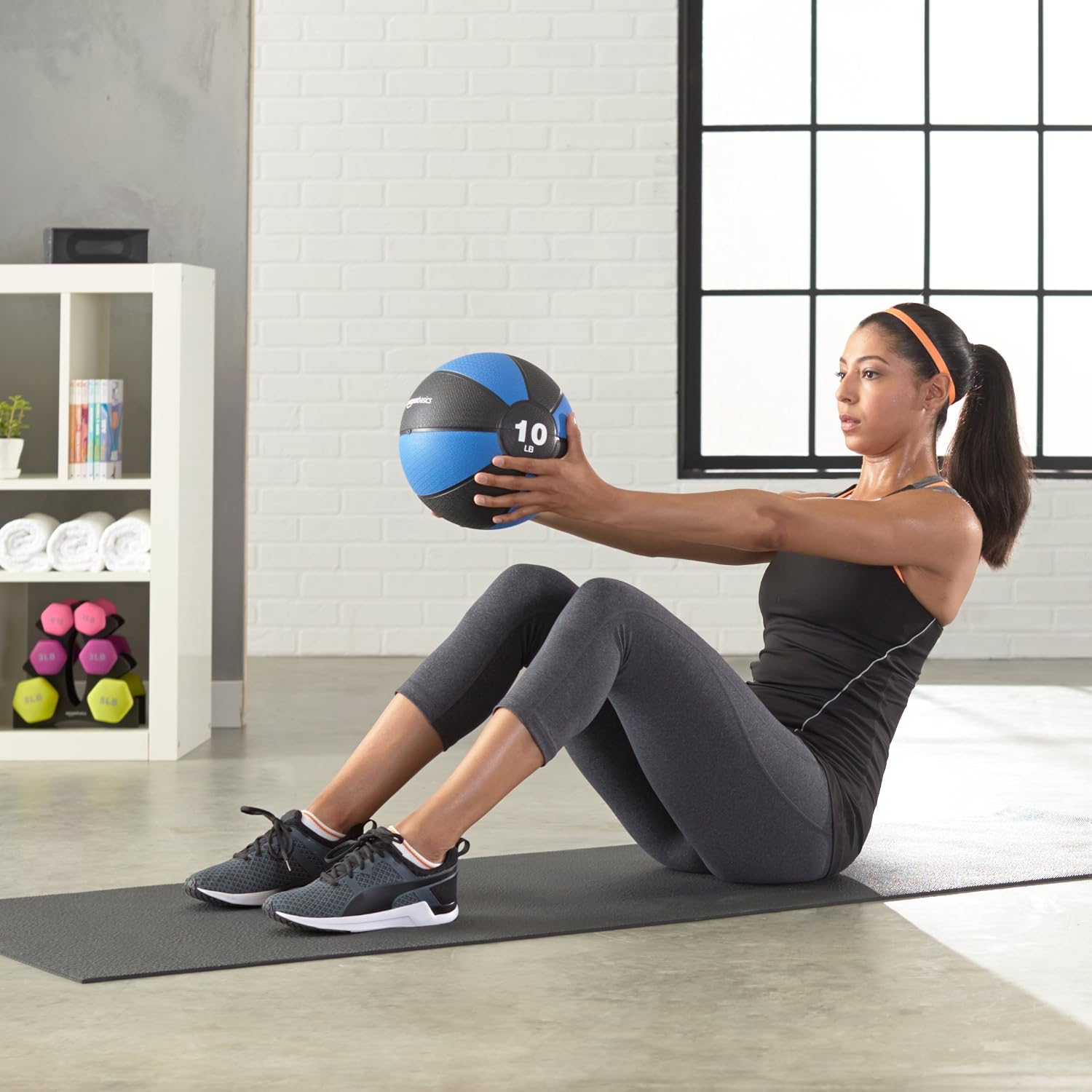 Amazon Basics Weighted Medicine Ball for Core Strength, Strength Training, Full-Body Workouts and Balance Exercises