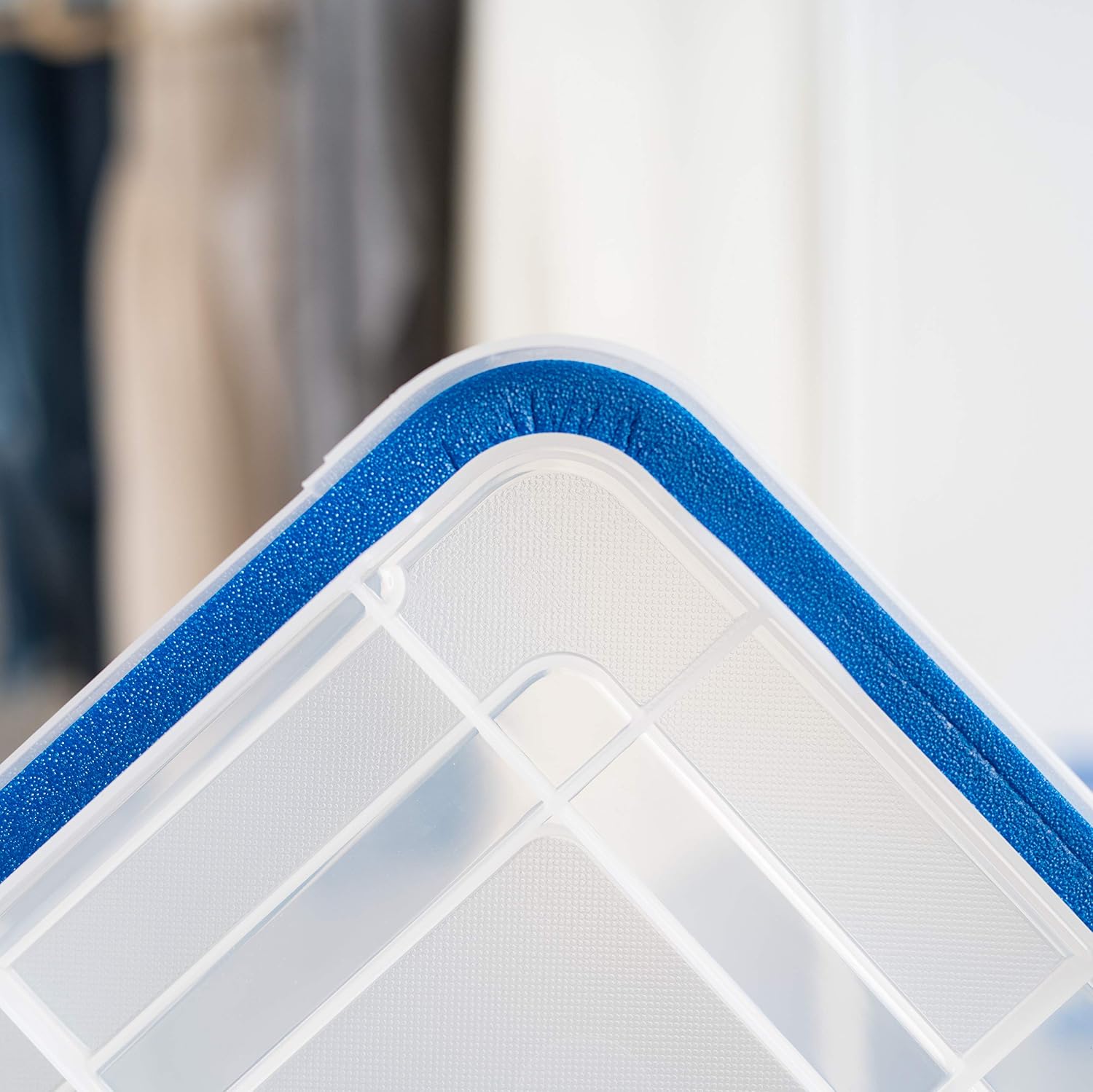 IRIS USA 4-Pack 26.5/44 Combo Qt Storage Bins with Gasket Lids, Clear/Blue