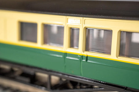 Bachmann Trains - THOMAS & FRIENDS™ GORDON'S COMPOSITE COACH - HO Scale